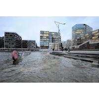 10134_0955 Hochwasser an den Marco Polo Terrassen - Bürogebäude. | Hochwasser in Hamburg - Sturmflut.